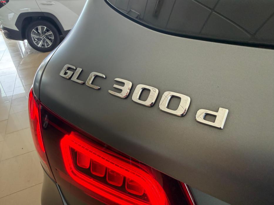 Mercedes-Benz GLC 300D *GRIS MATE* 2020