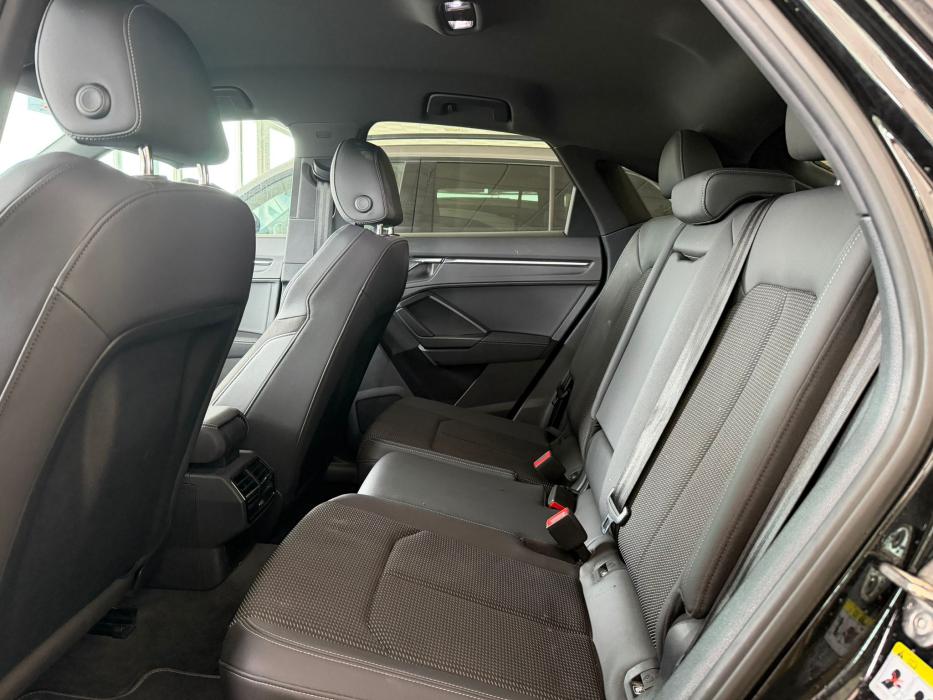 Audi Q3 Sportback *S-LINE* Black Line
