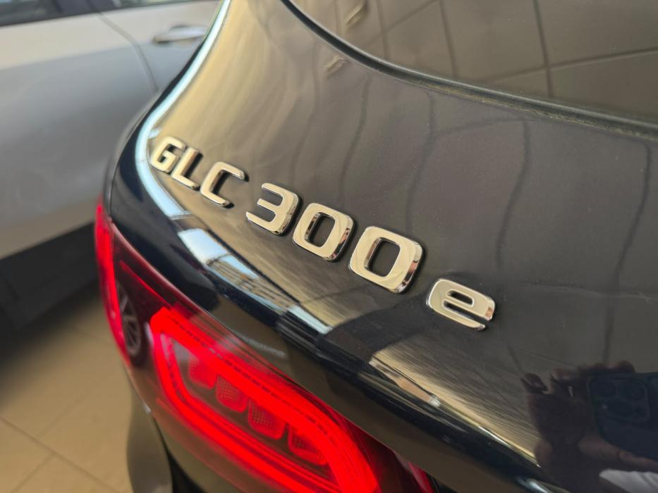 MERCEDES BENZ GLC300E *4MATIC* 2022