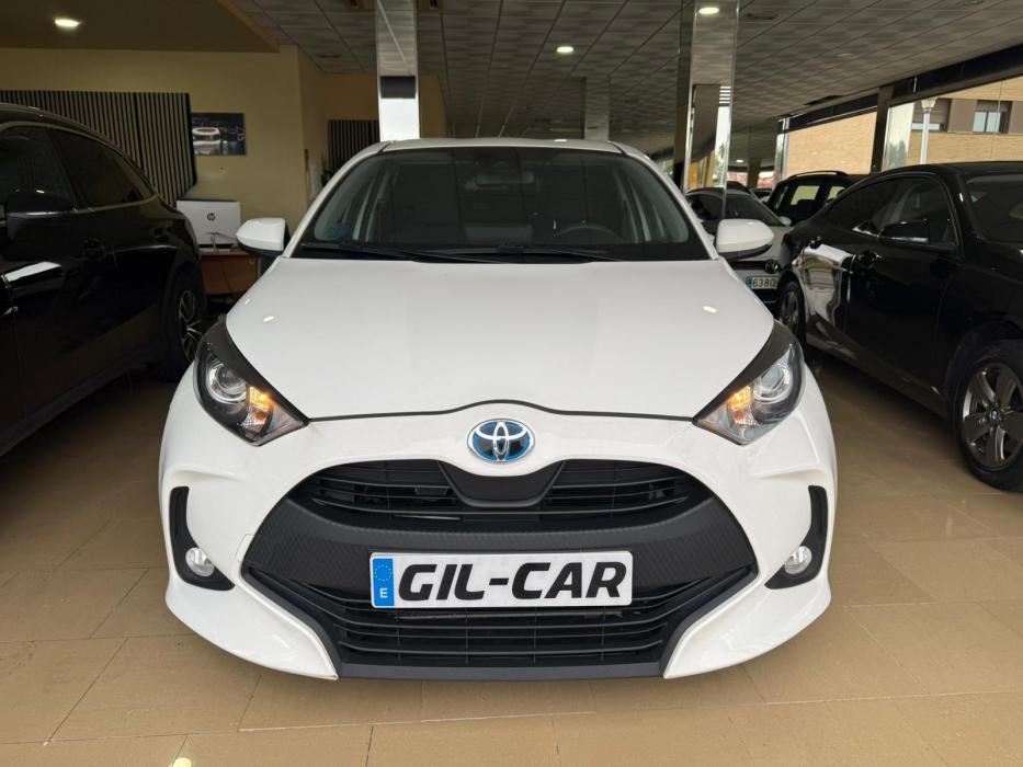 Toyota Yaris Híbrido Automático *MODELO 2023*