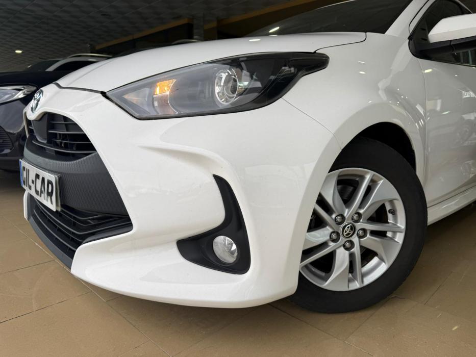 Toyota Yaris Híbrido Automático *MODELO 2023*