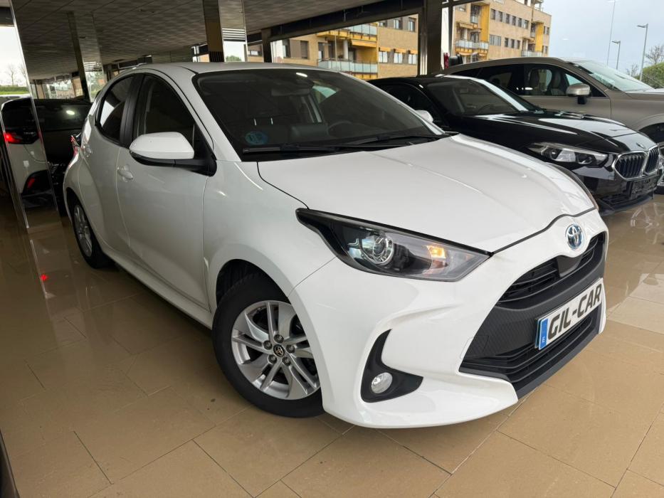 Toyota Yaris Híbrido Automático *MODELO 2023*