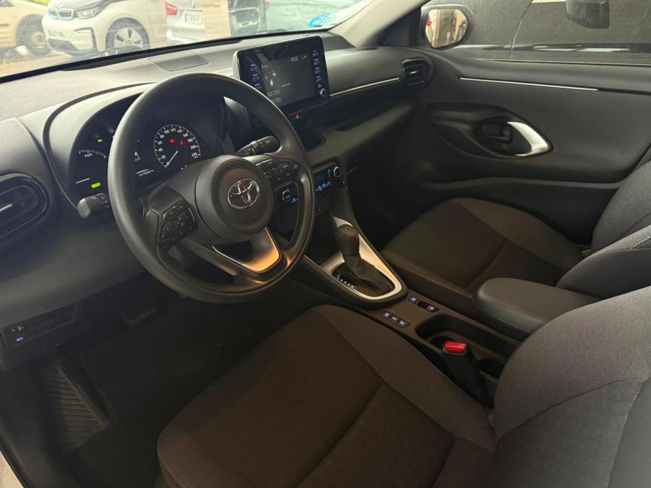 Toyota Yaris Híbrido Automático *MODELO 2023*