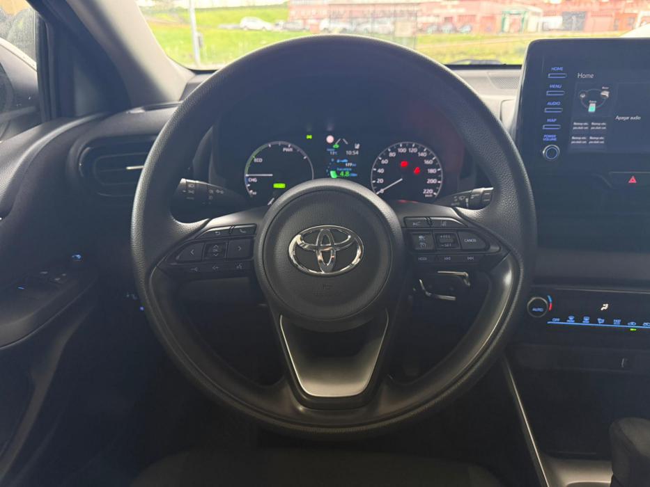 Toyota Yaris Híbrido Automático *MODELO 2023*