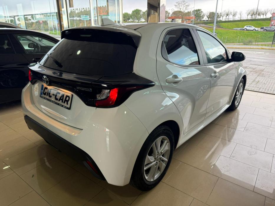 Toyota Yaris Híbrido Automático *MODELO 2023*