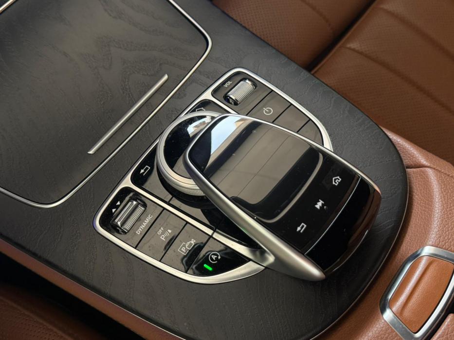Mercedes-Benz Clase E220D Coupé *PACK AMG*