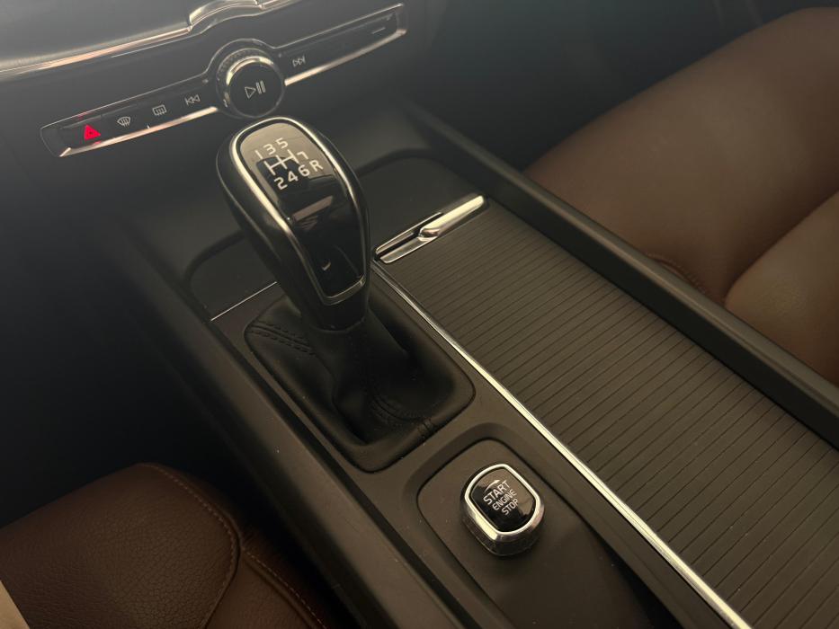 VOLVO XC60 D3 MOMENTUM *TECHO SOLAR* 2019