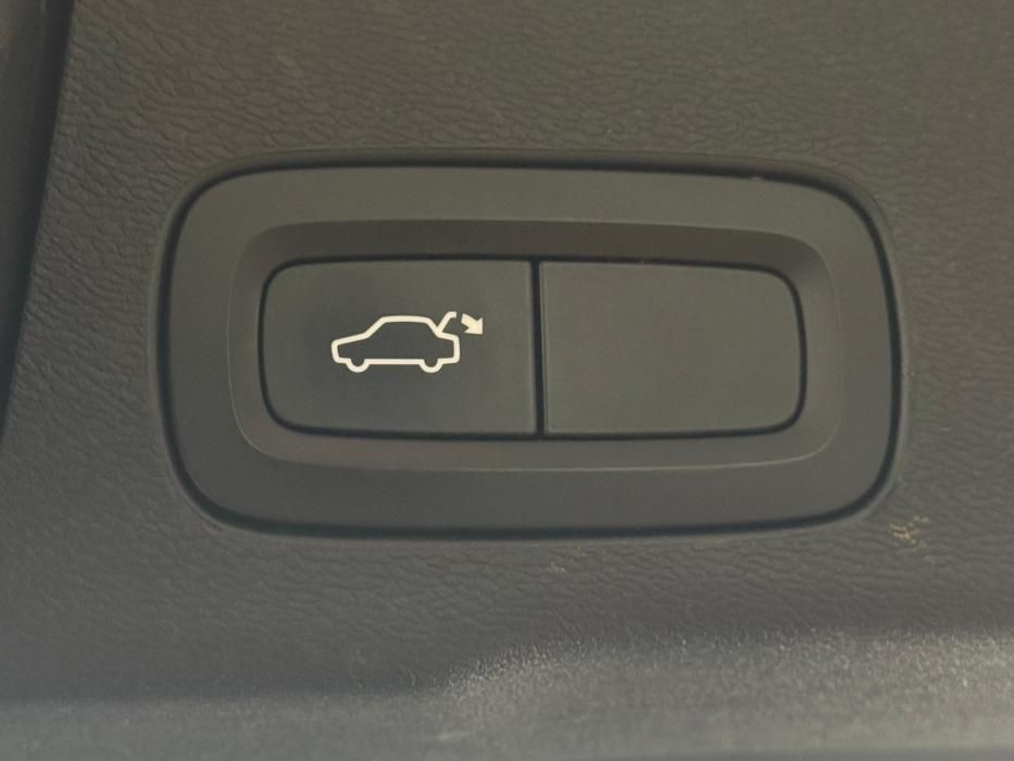 VOLVO XC60 D3 MOMENTUM *TECHO SOLAR* 2019
