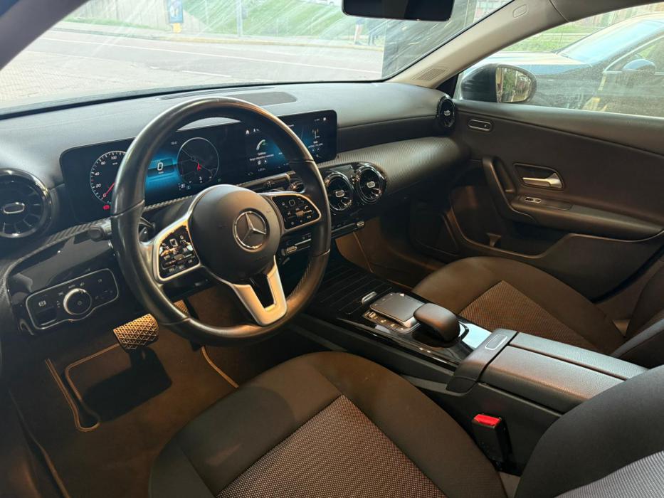 Mercedes-Benz A180d 2.0 *AUTOMÁTICO* 2022