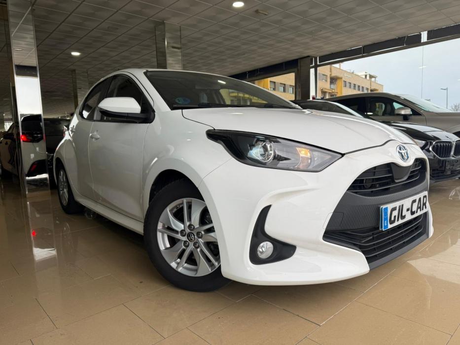 Toyota Yaris Híbrido Automático *MODELO 2023*