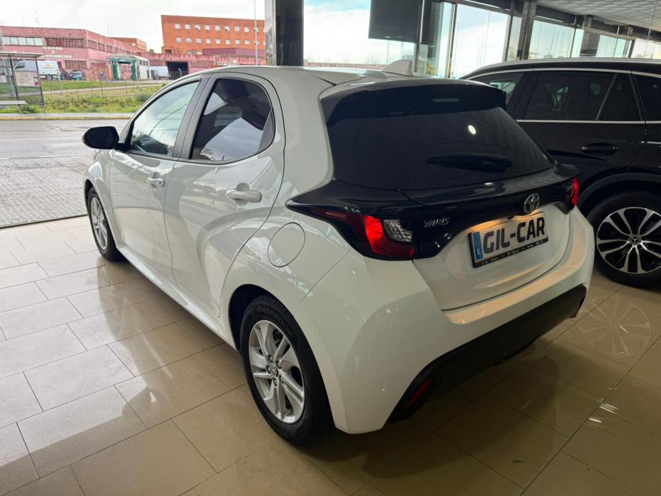 Toyota Yaris Híbrido Automático *MODELO 2023*